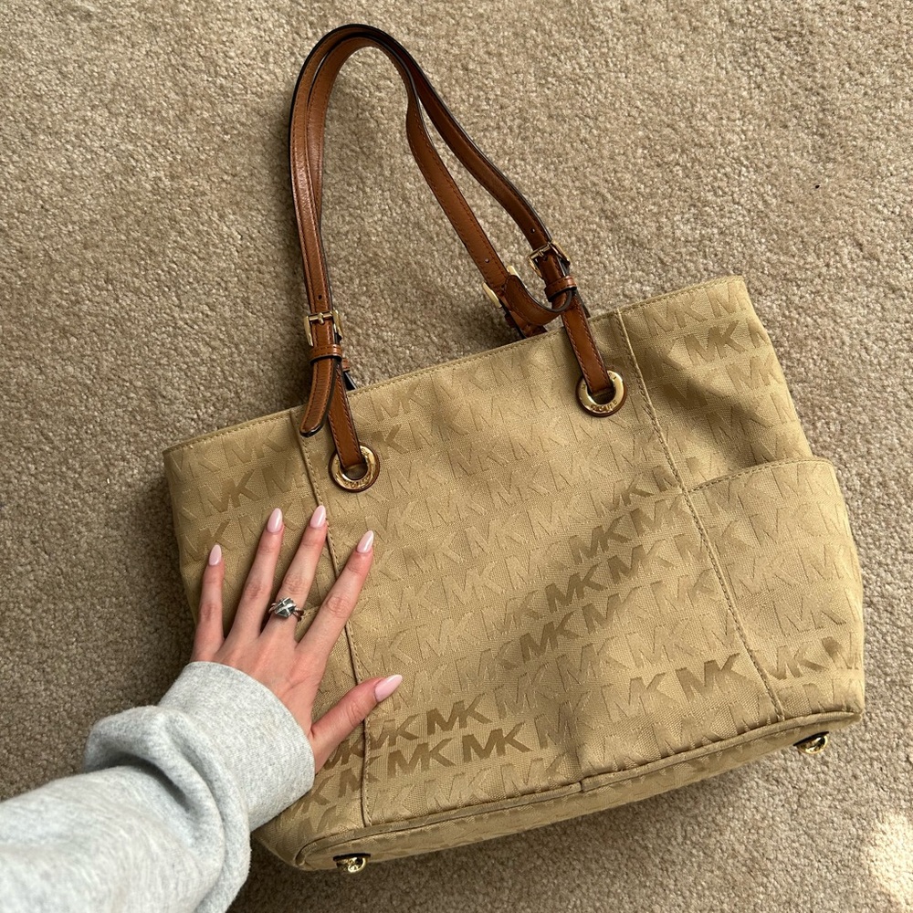 Michael Kors bag - Picture 2 of 8
